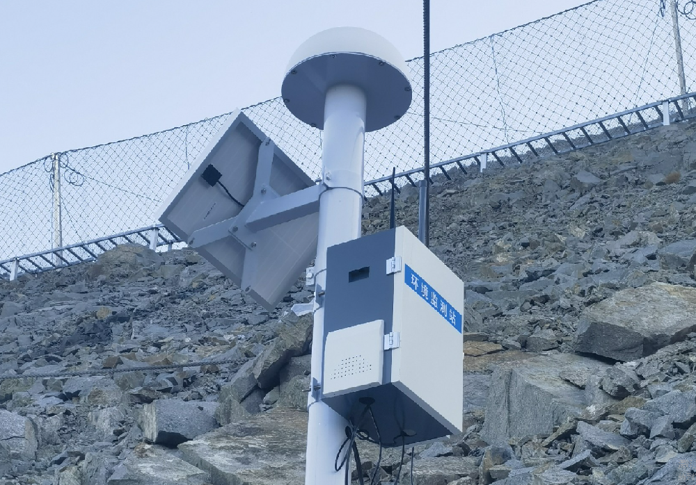 巴林左旗國道公路工程GNSS位移監(jiān)測站應(yīng)用案例